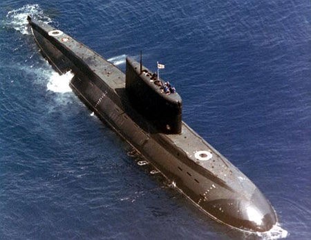 Hiện nay, Ấn Độ chỉ có 14 tàu ngầm thông thường, trong đó 10 chiếc Kilo 877 và 4 chiếc 209 đã lạc hậu rất lớn về trình độ công nghệ.